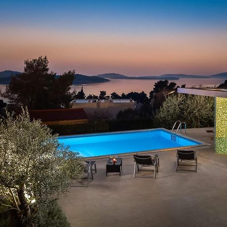 Villa Tela With Pool Zaboric Exterior photo