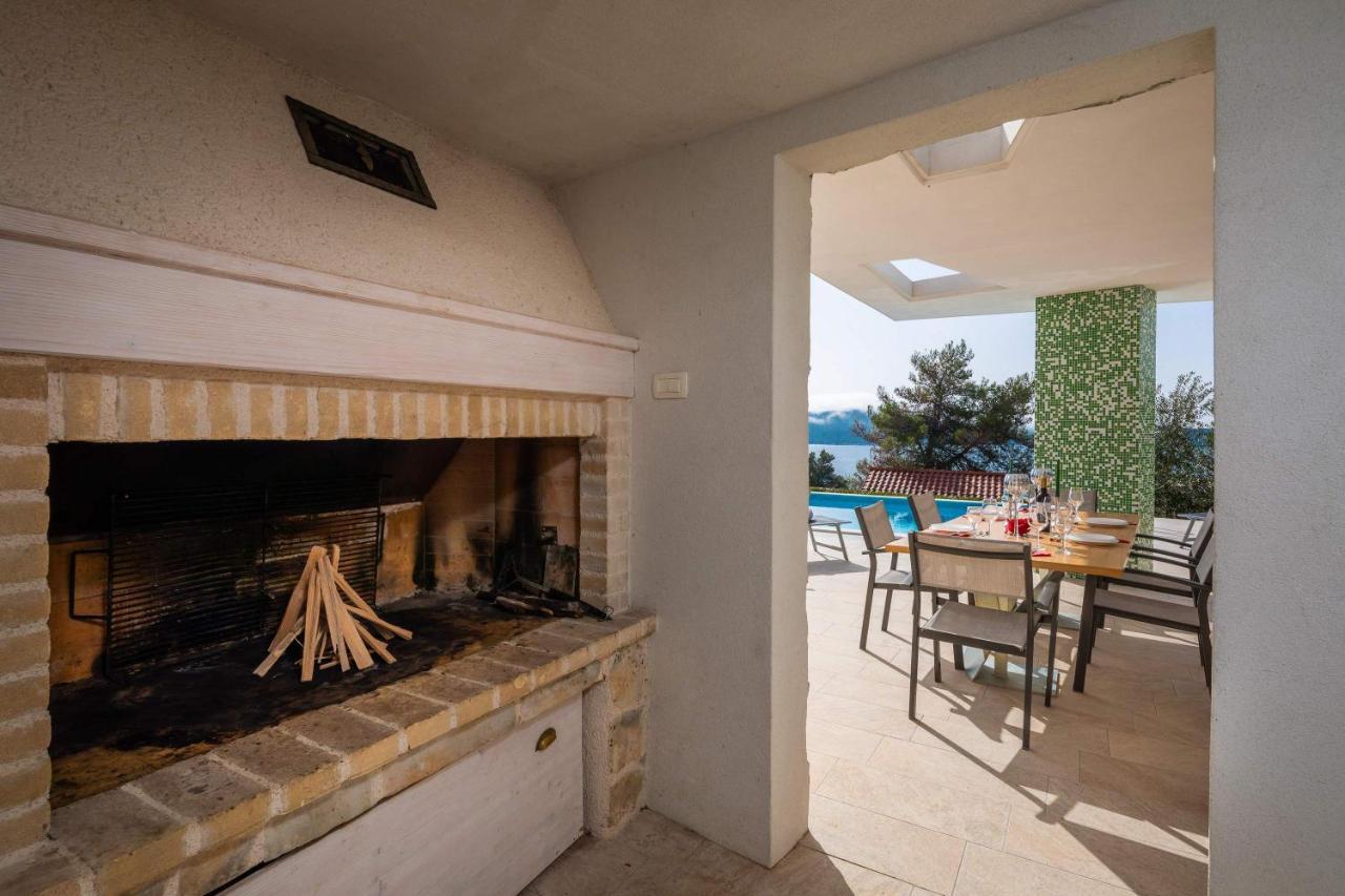 Villa Tela With Pool Zaboric Exterior photo