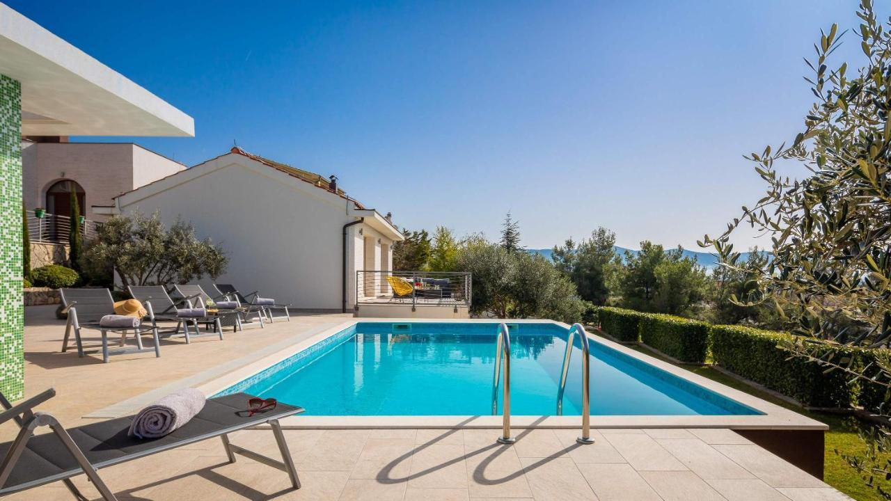 Villa Tela With Pool Zaboric Exterior photo