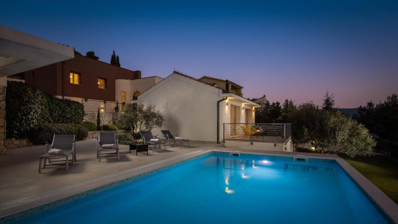 Villa Tela With Pool Zaboric Exterior photo